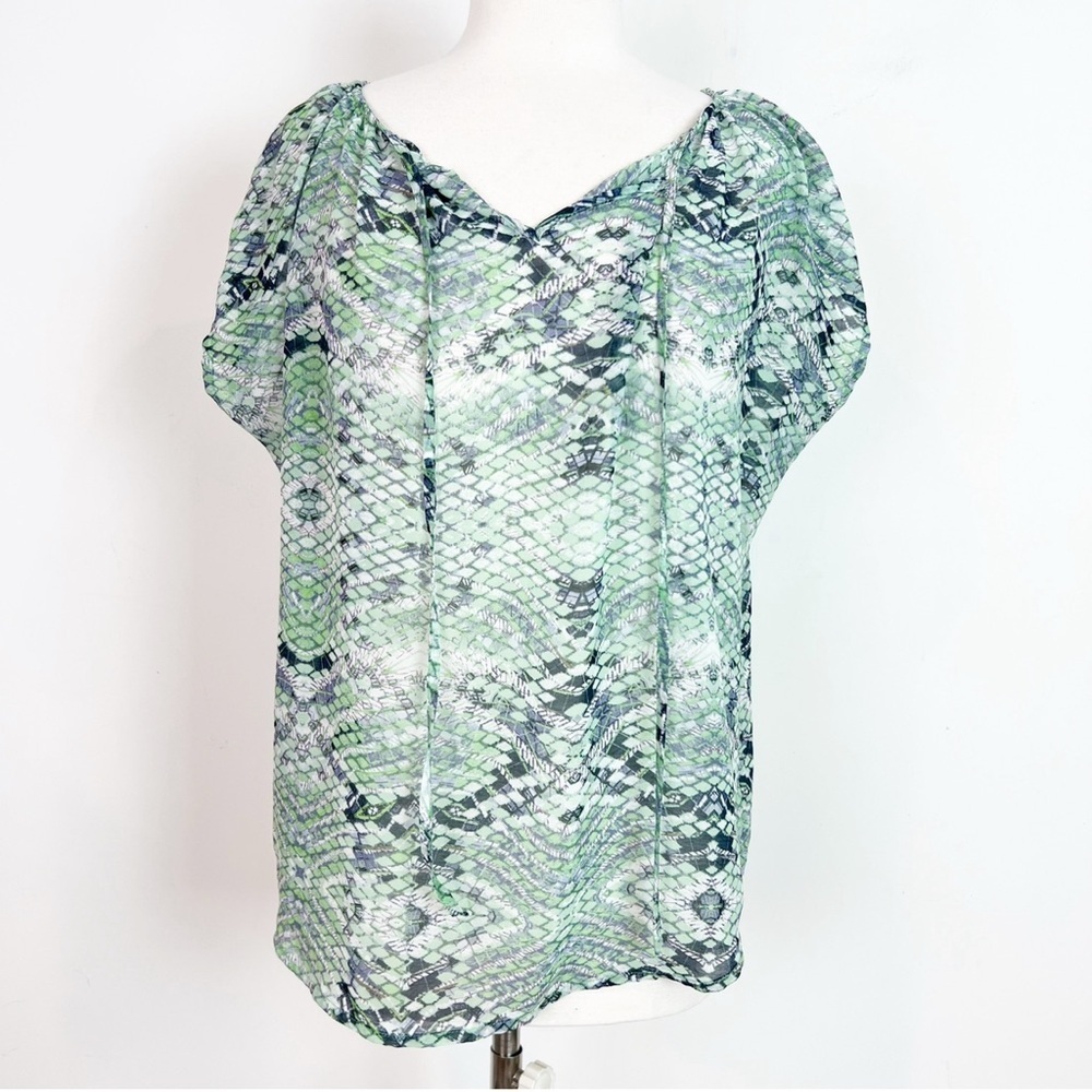 CABI DARBY SNAKESKIN BLOUSE GREEN BLUE TIE NECKLINE FLOWY SHIRT WOMENS SMALL